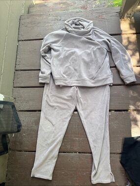 Barefoot Dreams Light Gray Cozy Sweatshirt & Jogger Set